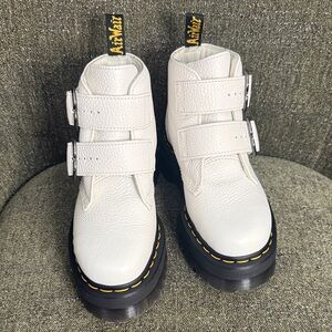Dr. Martens Devon heart Strap Boots
